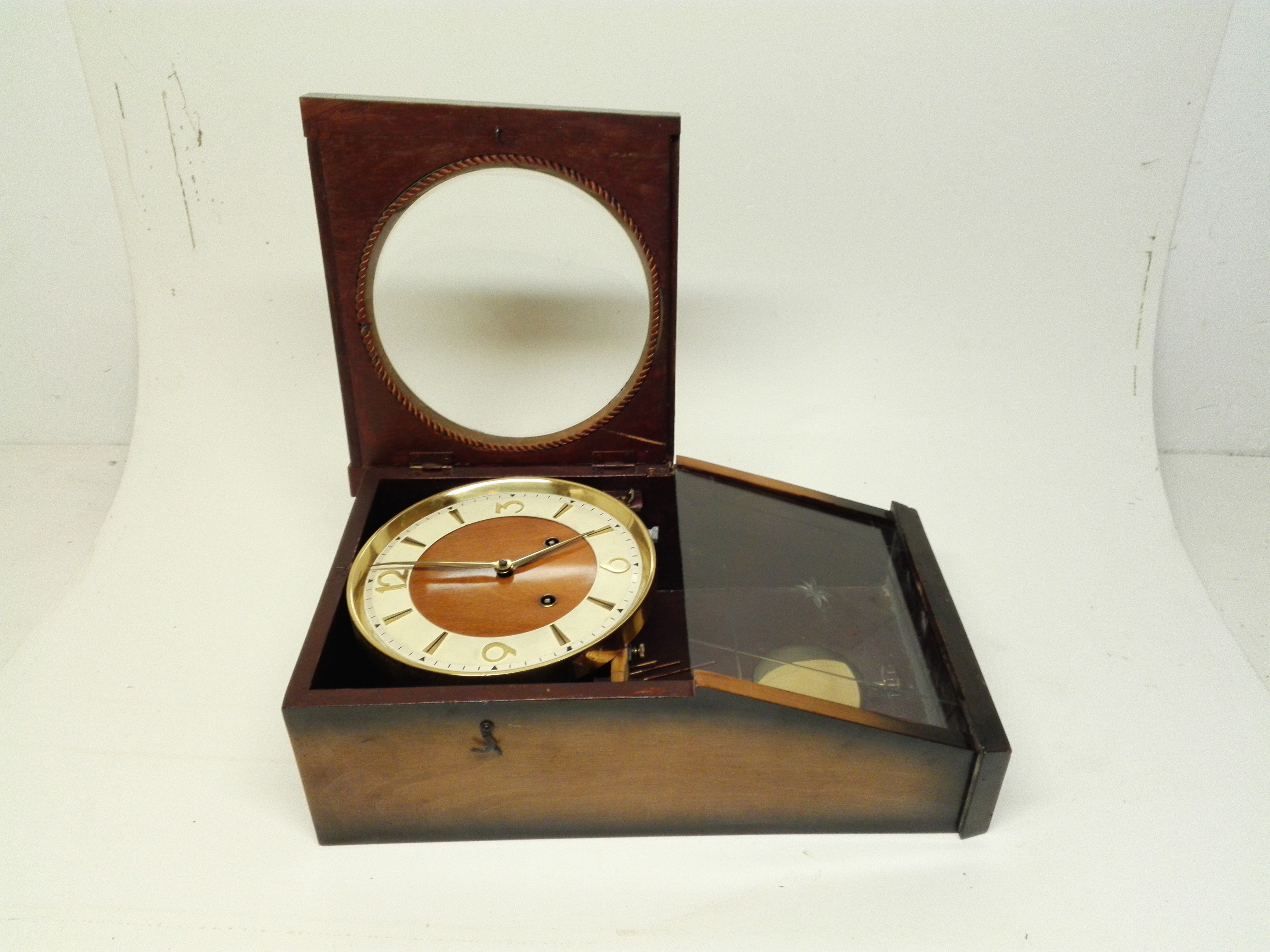 reloj cuerda pendulo pared madera 43x24.5-28.5x8.2-15 1u